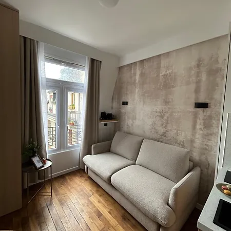 Luxury - Exhibition Park Apartment